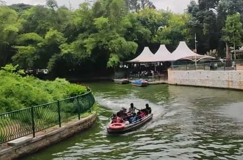Boat ride at Jawahar Bal Bhavan